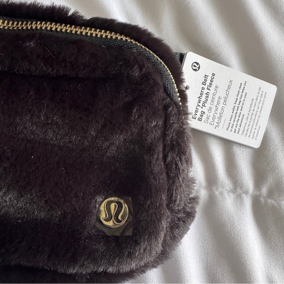 Everywhere Belt Bag Plush Fleece - Black Gold - Picture 4 of 7